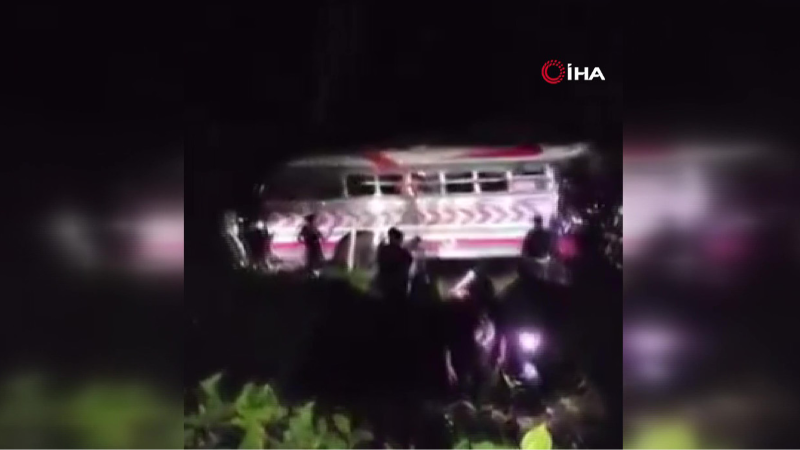 Guatemala’da otobüs uçuruma yuvarlandı: 15 ölü
