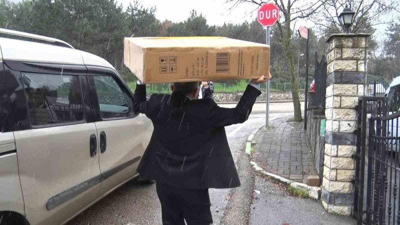 Karlı havada yürekleri ısıtan yardım