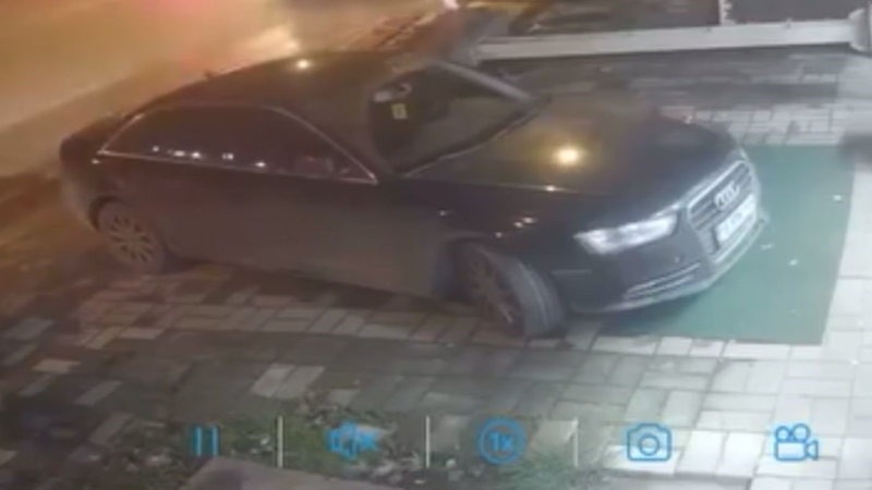 Gece yarısı kaza anı kamerada