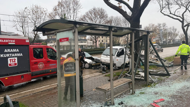 Yılın son sabahı kaza ile başladı