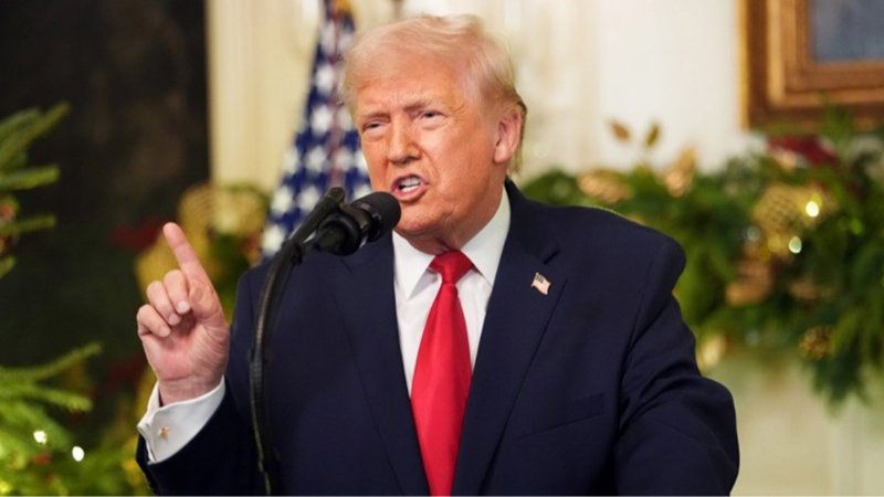 Trump: "İran, barışçıl protestocuları vurup şiddetle öldürürse, ABD onların yardımına koşacaktır"